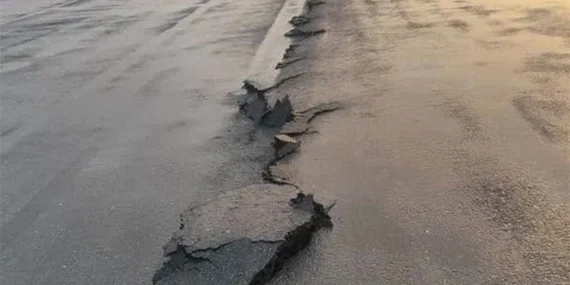 Depremin Hemen Ardından Çatlayan Pist İlk Kez Görüntülendi