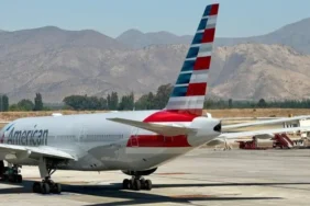 American Airlines 4