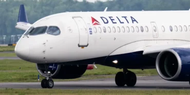Uçağa Havai Fişek İsabet Etti delta 4