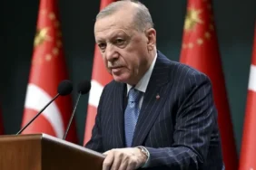 Dünya Air Force One'ı Canlı Takip Etti thumbnail