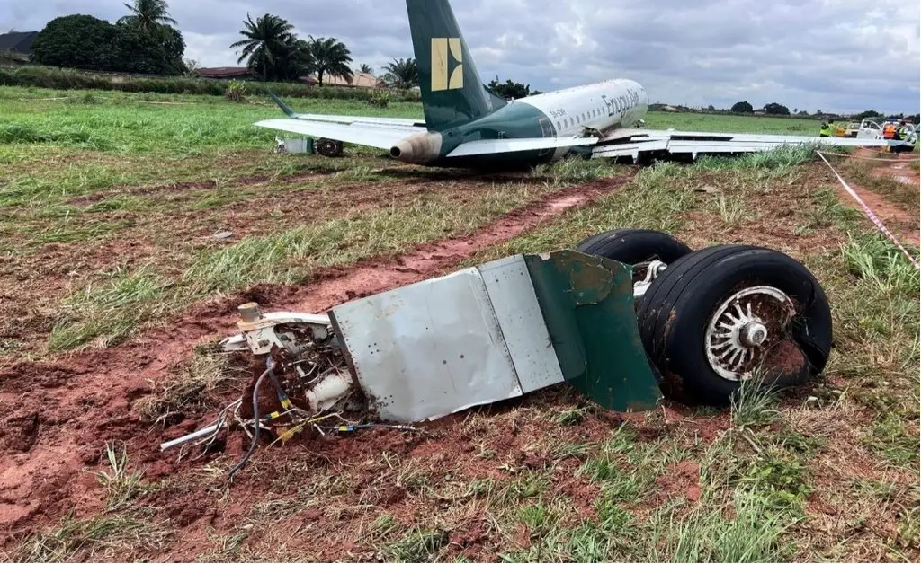 Enugu Air kaza sonrası enkaz ve ayrılan iniş takımı