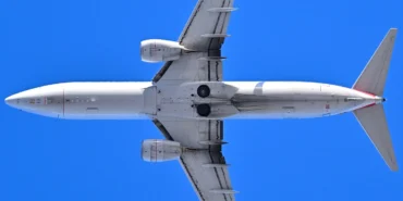 Boeing 737'de Korkutan Anlar: Lastikler Patladı, Alev Çıktı Boeing 737-800 kargo uçağı