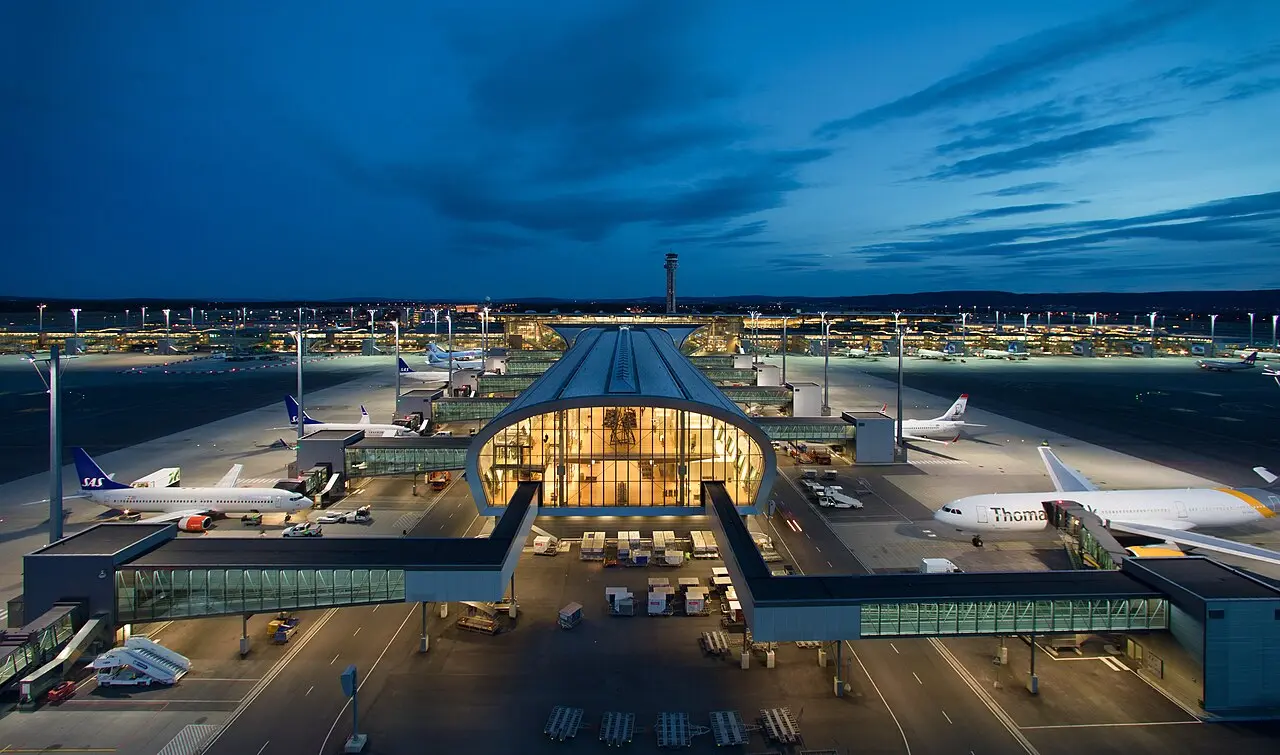 Norveç'te Kontrolörler Greve Çıktı, Uçuşlar Aksadı Gardermoen Havalimanı