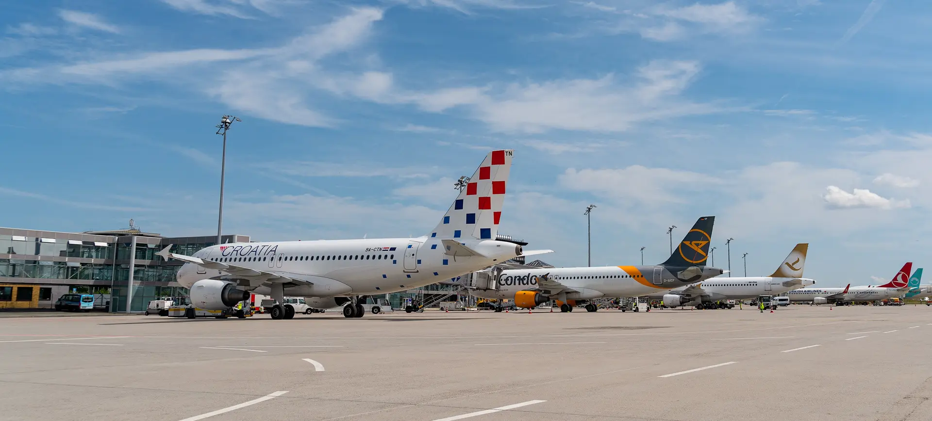 Leipzig/Halle Havalimanı'nda Güvenlik Önlemleri En Üst Düzeye Çıkarıldı Leipzig:Halle Havalimanı 6
