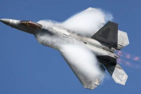 Japonya'da F-22 Raptor Acil İniş Gerçekleştirdi F-22 Raptor
