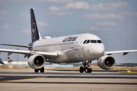 Lufthansa beyaz uçak