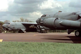 İngiltere'de ABD Hava Kuvvetleri'nin Kullandığı Üs Yakınında Alarm RAF Fairford Üssü askeri uçak
