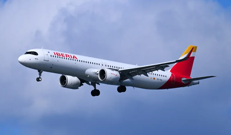 Iberia, Tren Kazası Sonrası Endülüs Uçuşlarında Kapasiteyi Artırdı, Fiyatlara Tavan Getirdi Iberia'nın Airbus A321XLR tipi yolcu uçağı
