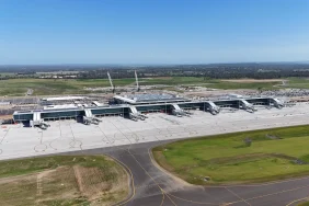 Western Sydney Uluslararası Havalimanı Yolcuya Açıldı: İlk Sefer Jetstar'dan, İlk Dış Hat Air New Zealand'dan Western Sydney Uluslararası Havalimanı terminal binasının havadan görünümü