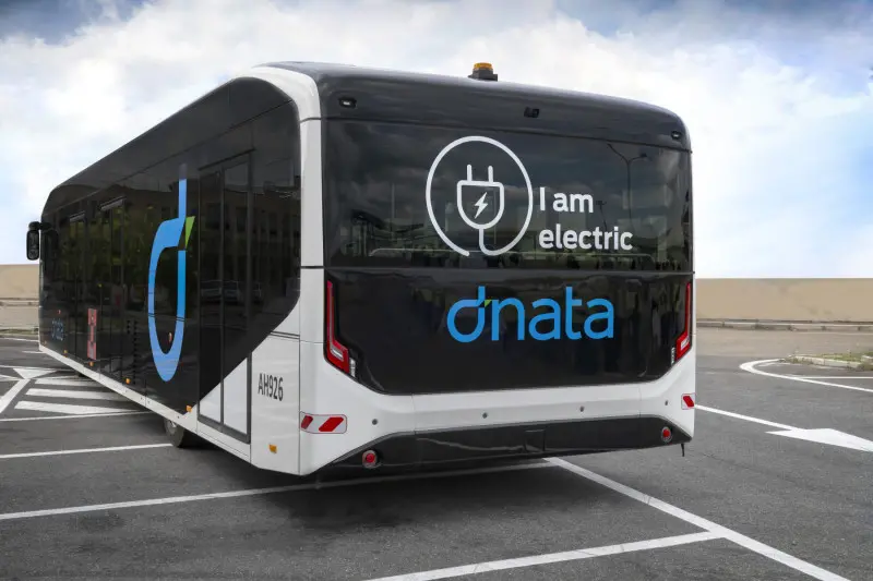dnata'nın Roma Fiumicino Havalimanı'ndaki elektrikli apron otobüsü