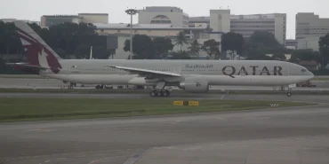 Qatar Airways Boeing 777-300ER A7-BAC Singapur Changi'de