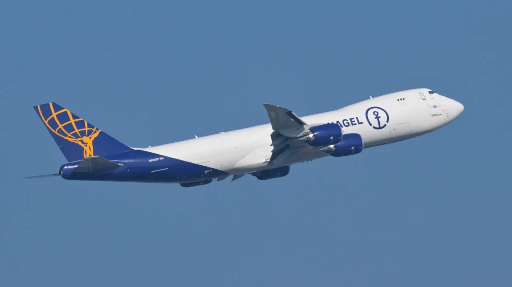 Atlas Air Boeing 747-8F kargo uçağı Taoyuan'dan kalkarken