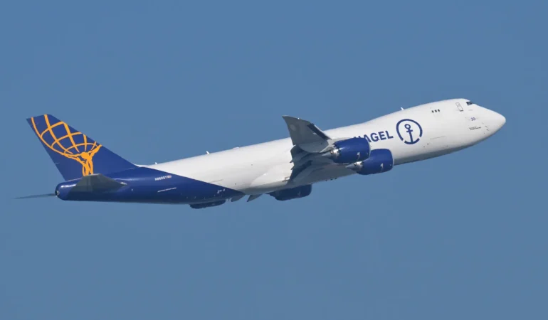 Atlas Air Boeing 747-8F kargo uçağı Taoyuan'dan kalkarken