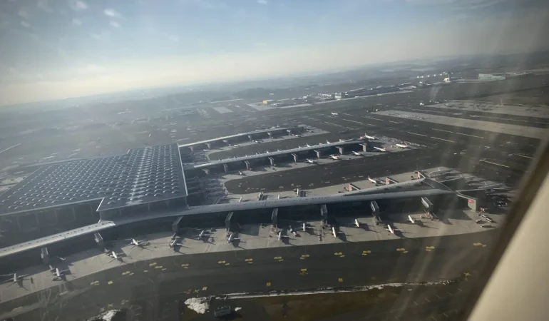 İstanbul Havalimanı'nın 4. Pisti İlk 28 Günde 284 Ton Yakıt Tasarrufu Sağladı İstanbul Havalimanı terminal binası dış cephe