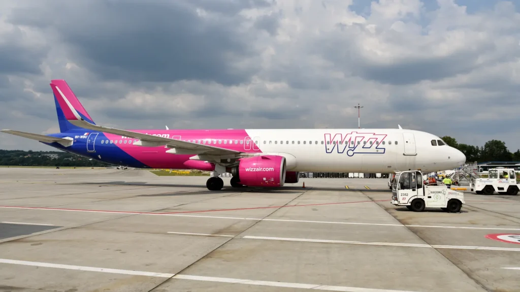 Wizz Air Airbus A321neo uçağı Krakov Havalimanı'nda