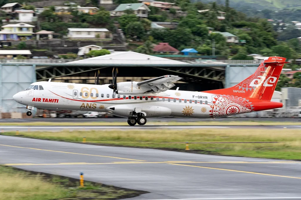 Air Tahiti'ye ait bir ATR 72