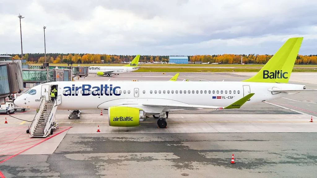 airBaltic Airbus A220-300 Riga Havalimanı'nda