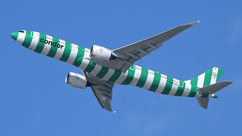 Condor Airbus A330-900neo Boston'dan kalkarken