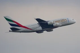 emirates a380 schiphol