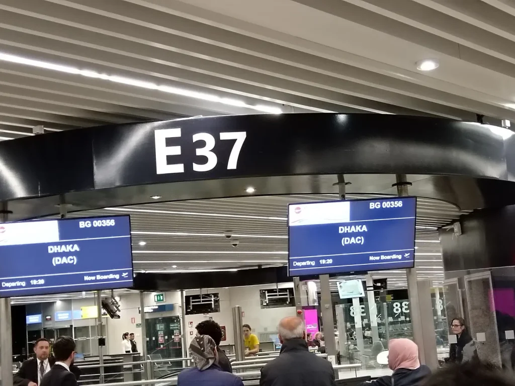 Roma Fiumicino Havalimanı kalkış kapısı