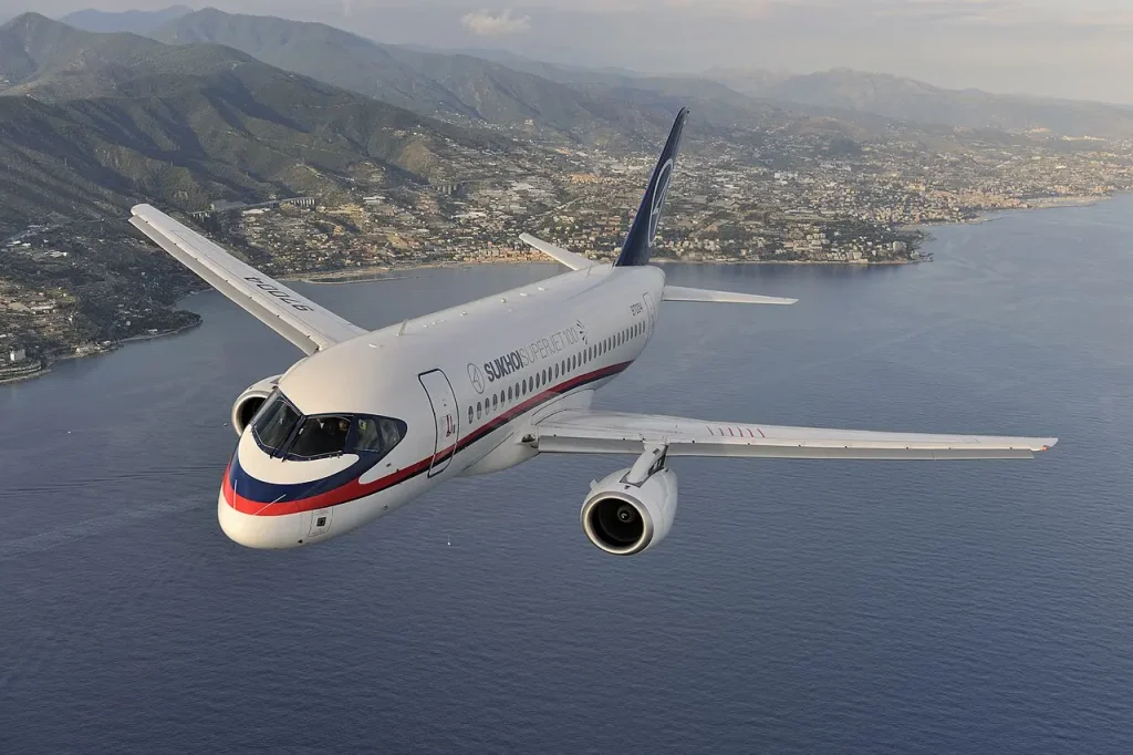 Sukhoi Superjet 100 yolcu uçağı (arşiv)