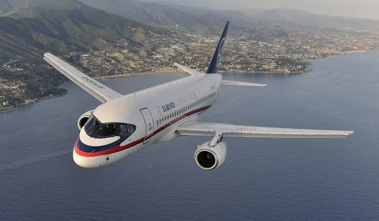 Sukhoi Superjet 100 yolcu uçağı (arşiv)