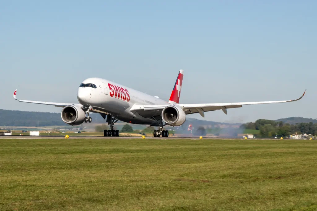 SWISS Airbus A350 kalkış yaparken