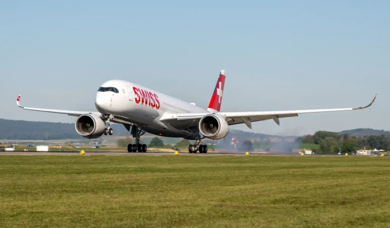 SWISS Sonbahar Tatilinde 1,33 Milyon Yolcu Taşıdı, Dakiklikte 3,7 Puan İyileşme Sağladı SWISS Airbus A350 kalkış yaparken