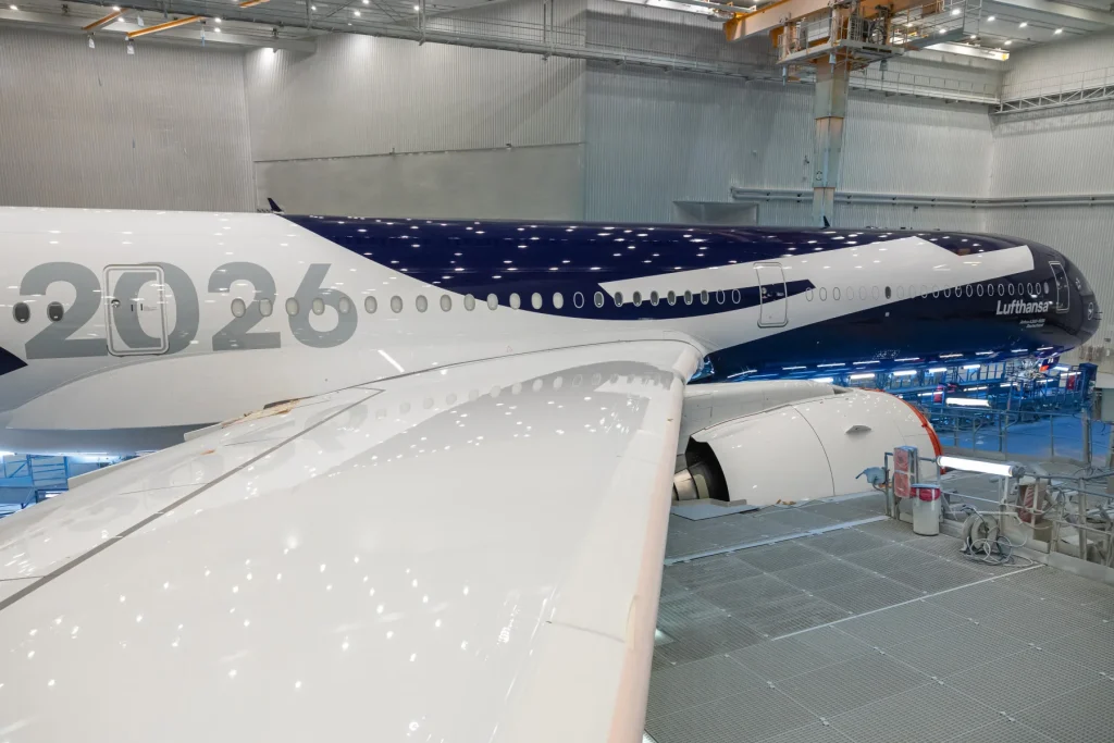 Lufthansa'nın özel boyalı ilk Airbus A350-1000'i