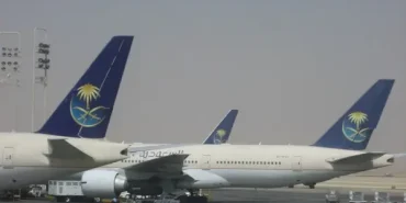 Riyad Kral Halid Uluslararası Havalimanı'nda Saudia Boeing 777 uçakları