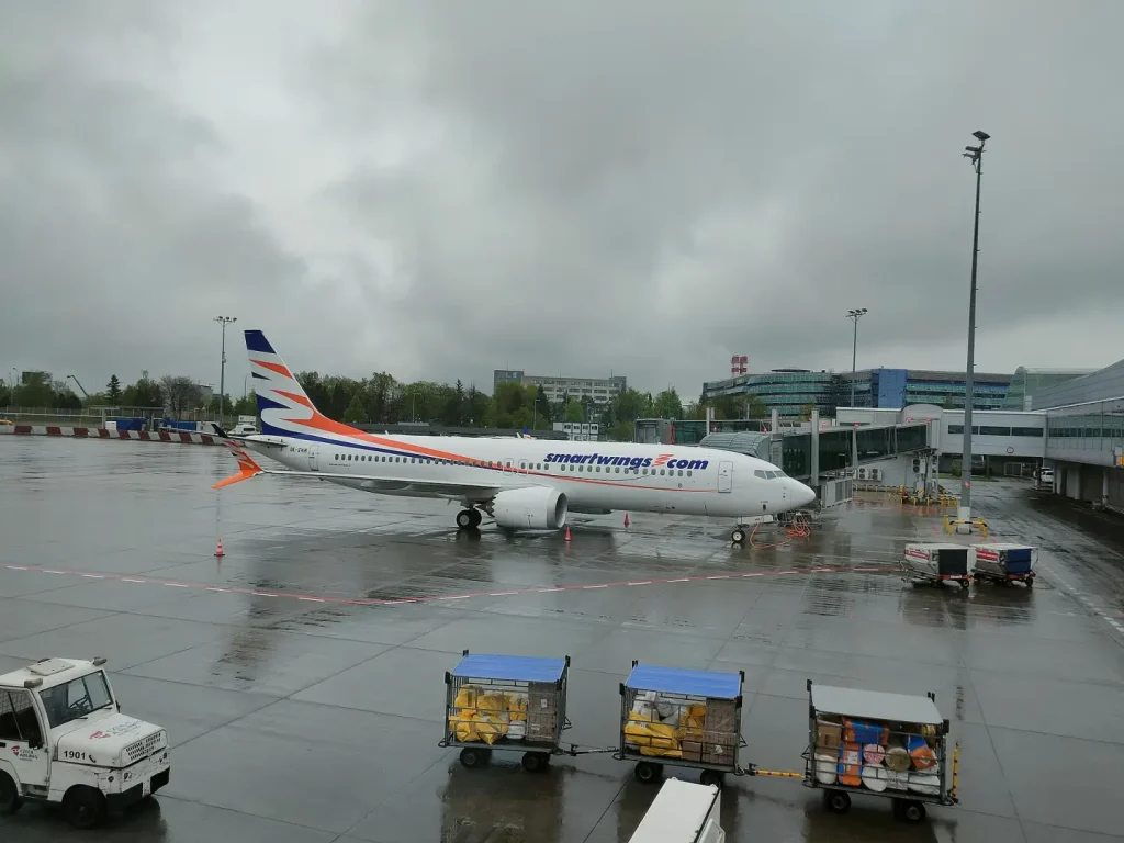 Prag Havalimanı'nda Smartwings Boeing 737 MAX 8