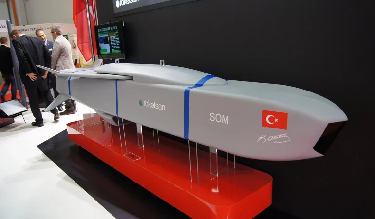 SOM seyir füzesi maketi